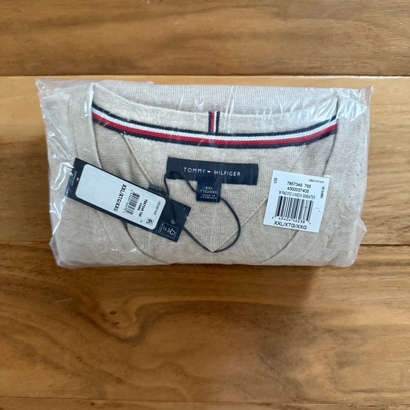 Brand New Tommy Hilfiger Men’s Cream Essential V-Neck Sweater, Size XXL, NWT - Picture 5 of 5